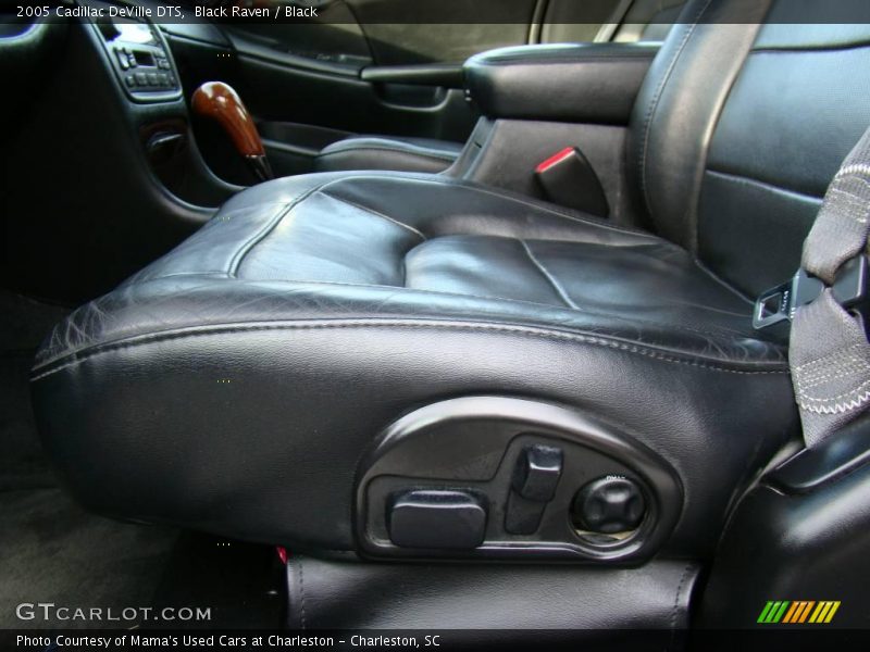 Black Raven / Black 2005 Cadillac DeVille DTS
