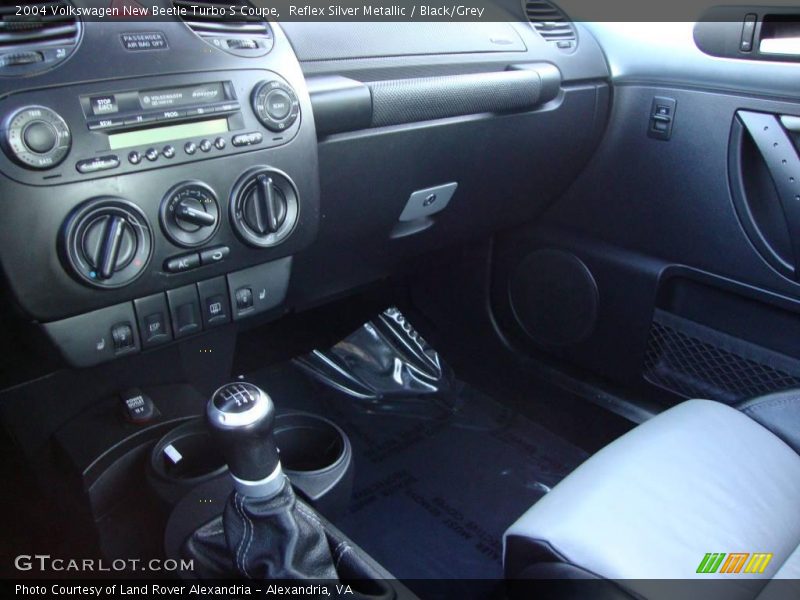 Reflex Silver Metallic / Black/Grey 2004 Volkswagen New Beetle Turbo S Coupe