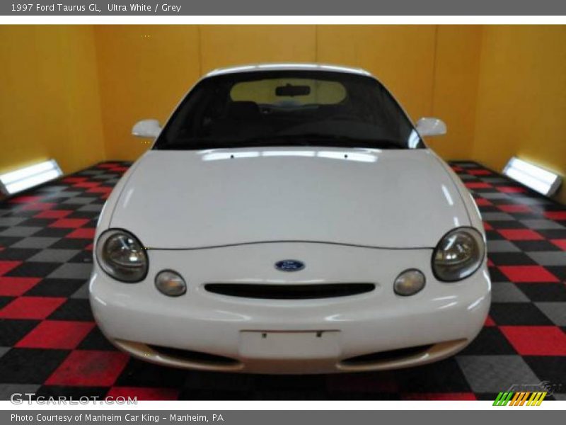Ultra White / Grey 1997 Ford Taurus GL