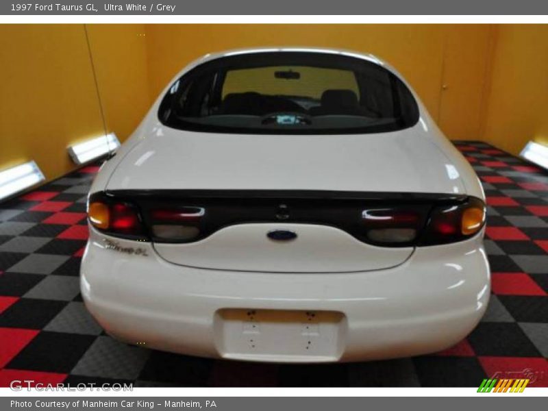 Ultra White / Grey 1997 Ford Taurus GL