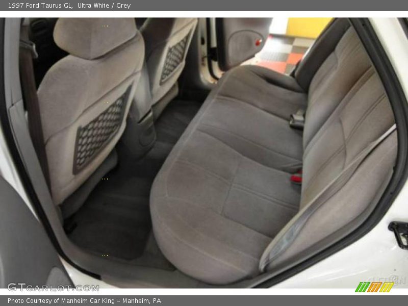 Ultra White / Grey 1997 Ford Taurus GL