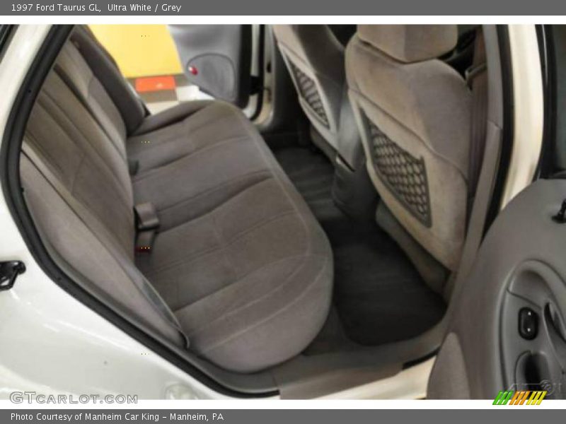 Ultra White / Grey 1997 Ford Taurus GL