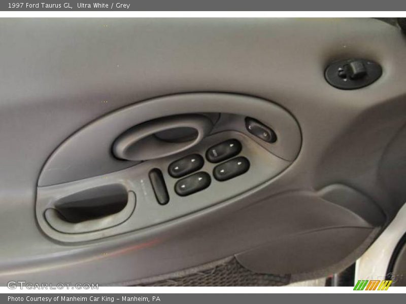 Ultra White / Grey 1997 Ford Taurus GL