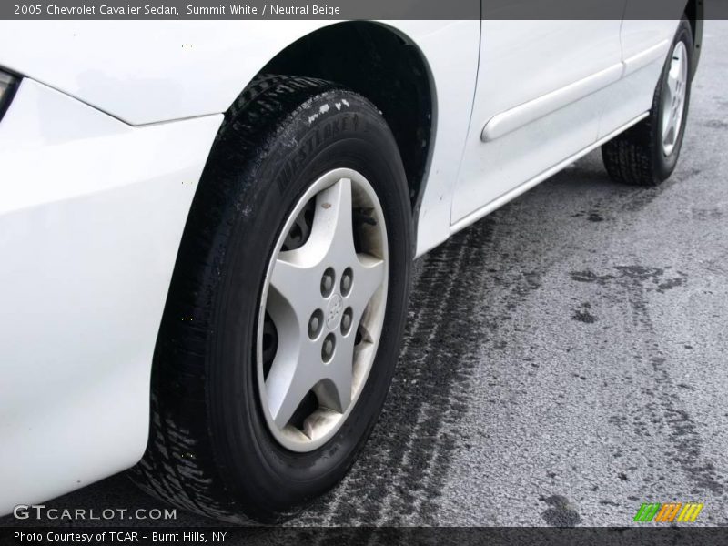 Summit White / Neutral Beige 2005 Chevrolet Cavalier Sedan