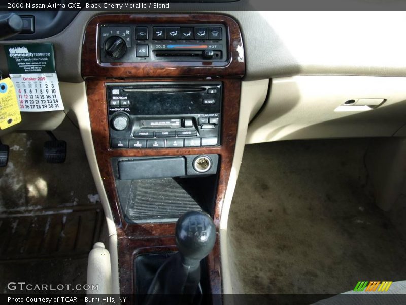 Black Cherry Metallic / Blond 2000 Nissan Altima GXE