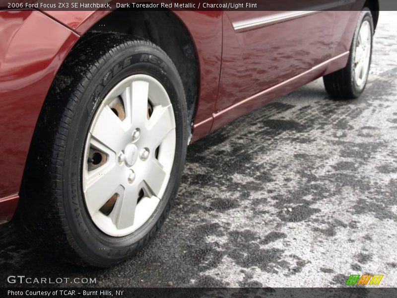 Dark Toreador Red Metallic / Charcoal/Light Flint 2006 Ford Focus ZX3 SE Hatchback