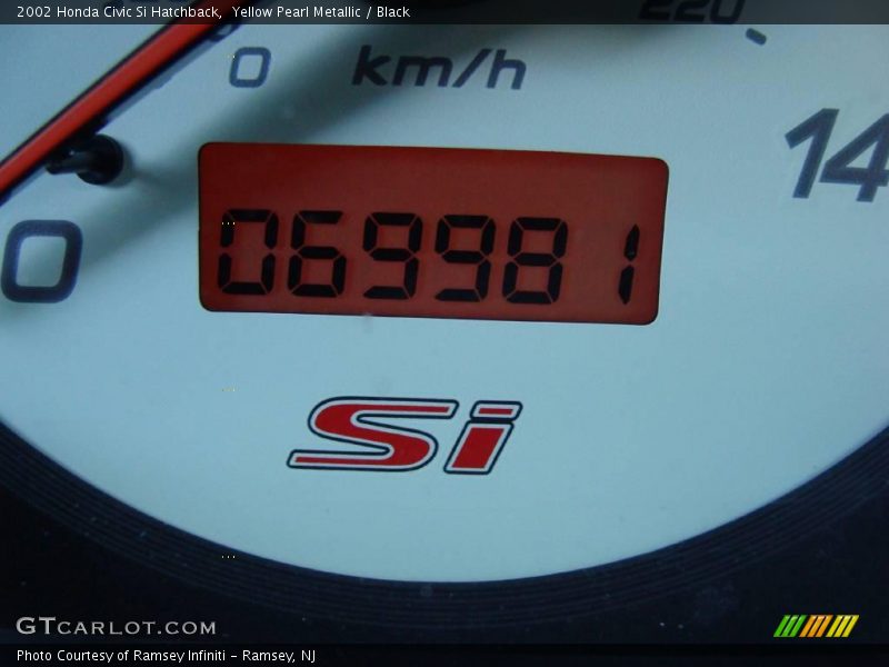 Yellow Pearl Metallic / Black 2002 Honda Civic Si Hatchback