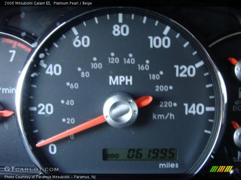 Platinum Pearl / Beige 2006 Mitsubishi Galant ES