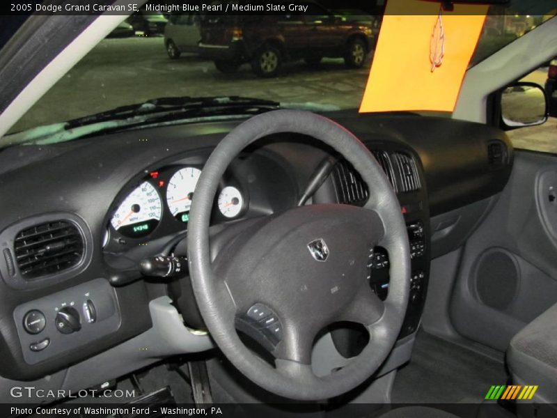 Midnight Blue Pearl / Medium Slate Gray 2005 Dodge Grand Caravan SE