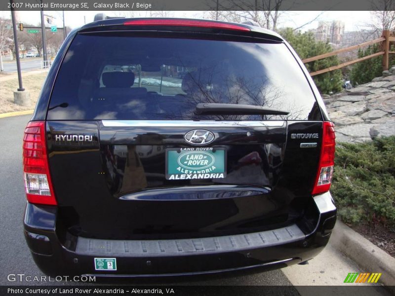 Galaxy Black / Beige 2007 Hyundai Entourage SE