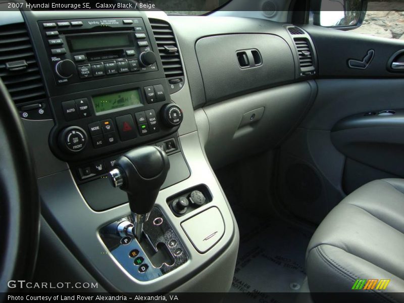 Galaxy Black / Beige 2007 Hyundai Entourage SE