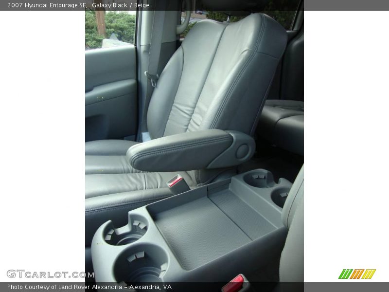 Galaxy Black / Beige 2007 Hyundai Entourage SE