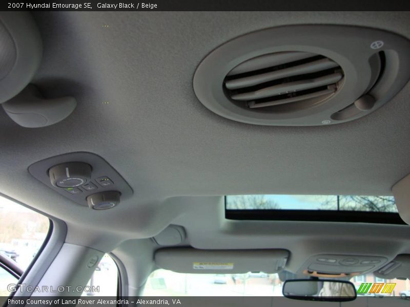 Galaxy Black / Beige 2007 Hyundai Entourage SE