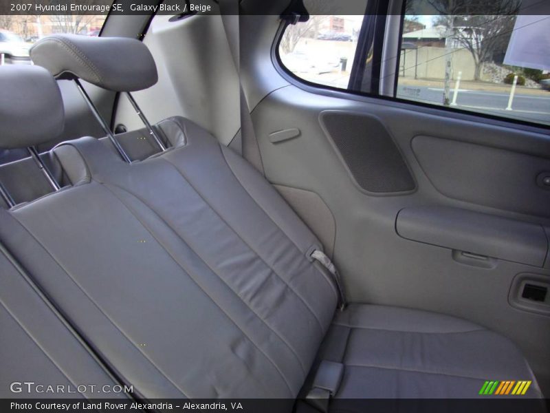 Galaxy Black / Beige 2007 Hyundai Entourage SE