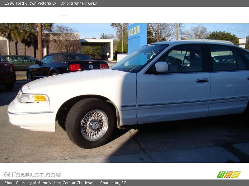 Oxford White / Gray 1996 Ford Crown Victoria LX