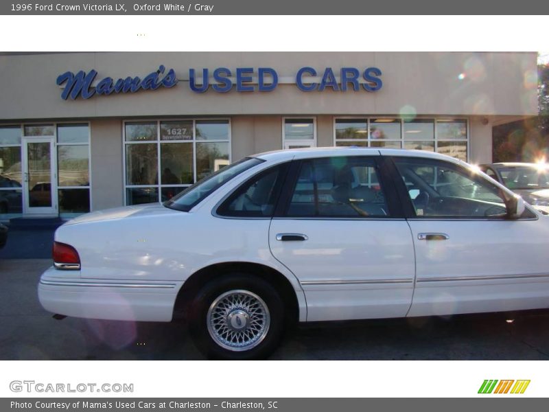 Oxford White / Gray 1996 Ford Crown Victoria LX