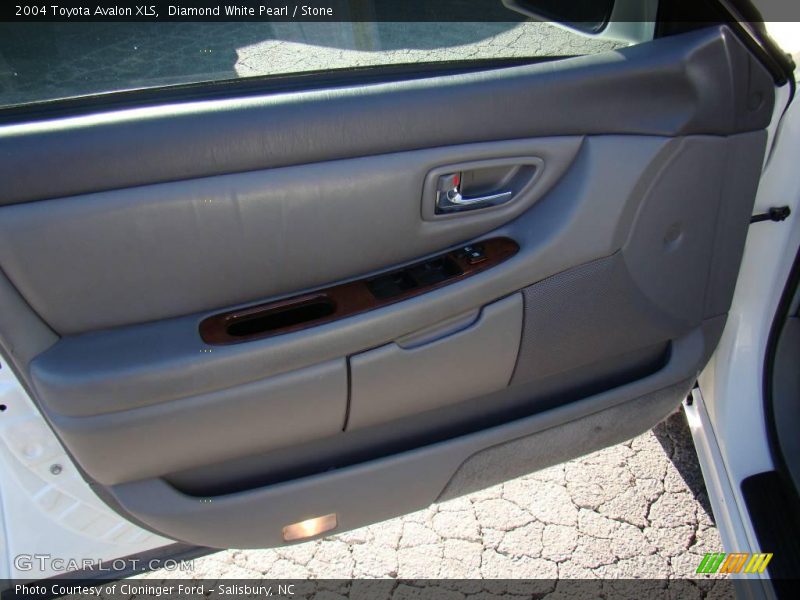 Diamond White Pearl / Stone 2004 Toyota Avalon XLS