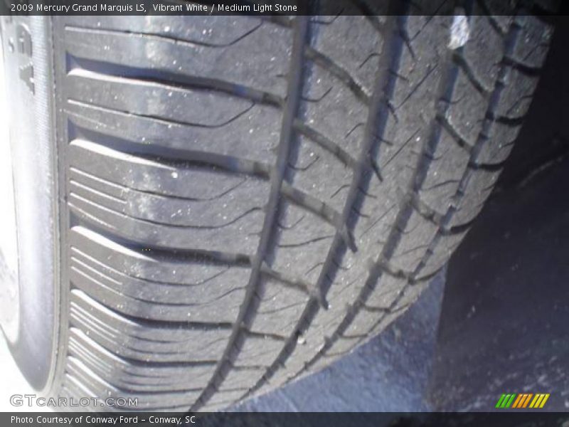 Vibrant White / Medium Light Stone 2009 Mercury Grand Marquis LS