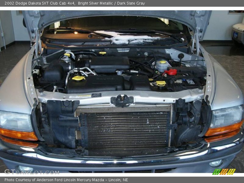 Bright Silver Metallic / Dark Slate Gray 2002 Dodge Dakota SXT Club Cab 4x4