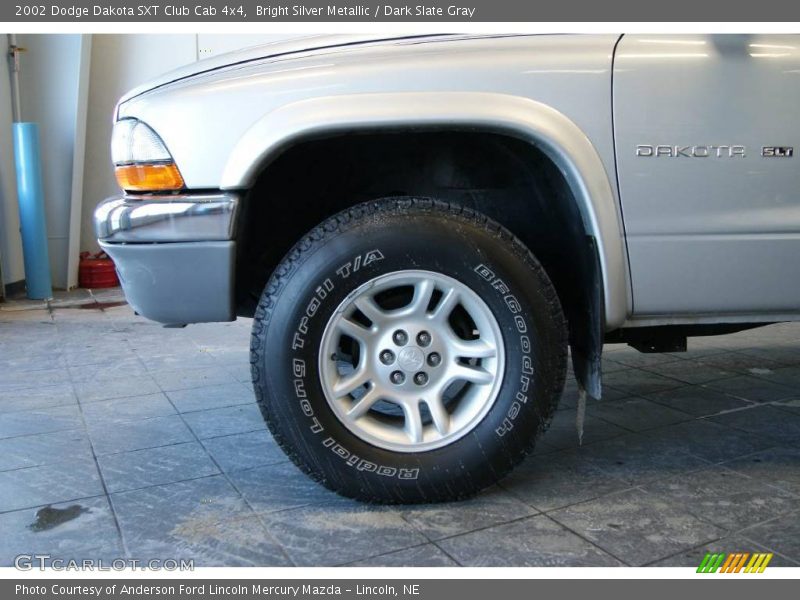 Bright Silver Metallic / Dark Slate Gray 2002 Dodge Dakota SXT Club Cab 4x4