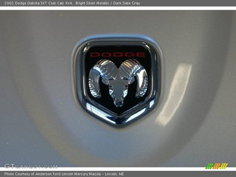 Bright Silver Metallic / Dark Slate Gray 2002 Dodge Dakota SXT Club Cab 4x4