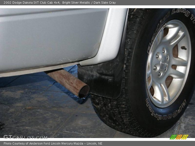 Bright Silver Metallic / Dark Slate Gray 2002 Dodge Dakota SXT Club Cab 4x4