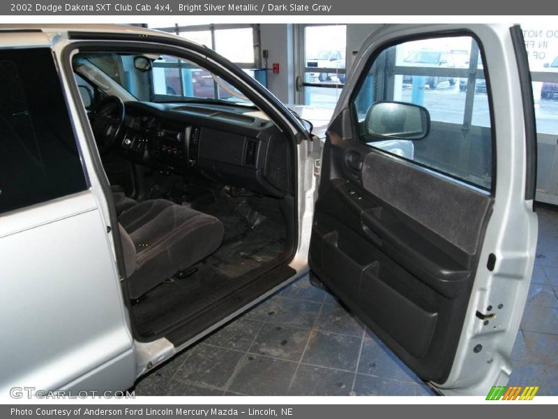 Bright Silver Metallic / Dark Slate Gray 2002 Dodge Dakota SXT Club Cab 4x4