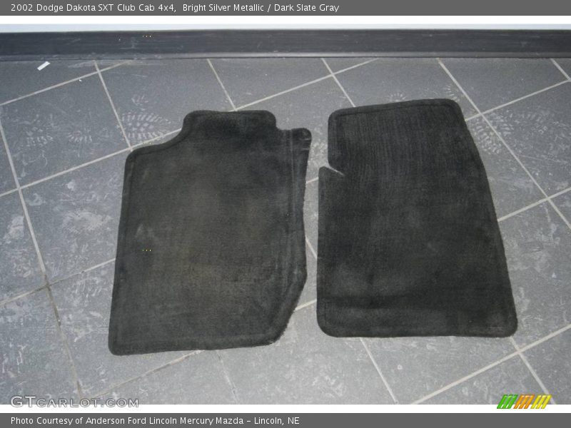 Bright Silver Metallic / Dark Slate Gray 2002 Dodge Dakota SXT Club Cab 4x4