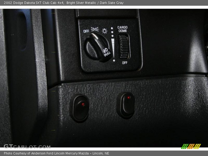 Bright Silver Metallic / Dark Slate Gray 2002 Dodge Dakota SXT Club Cab 4x4