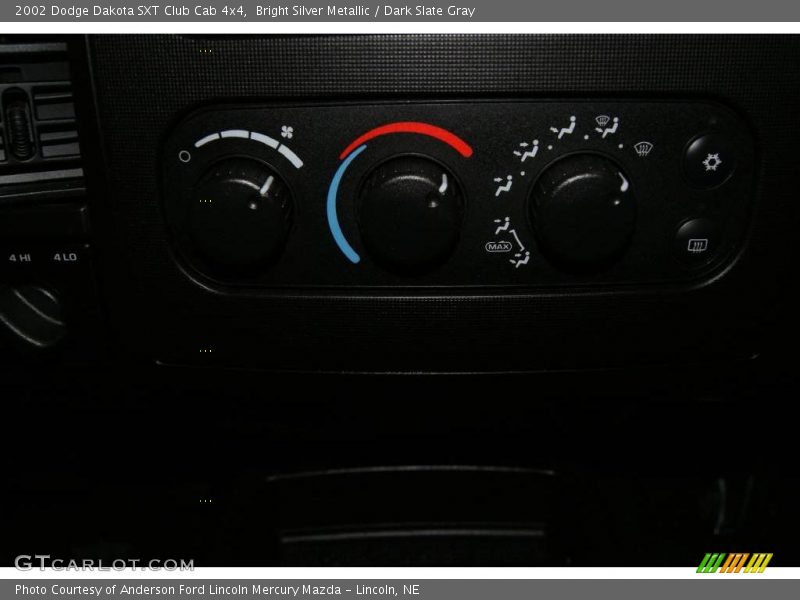 Bright Silver Metallic / Dark Slate Gray 2002 Dodge Dakota SXT Club Cab 4x4