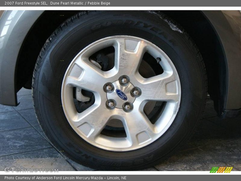 Dune Pearl Metallic / Pebble Beige 2007 Ford Freestyle SEL
