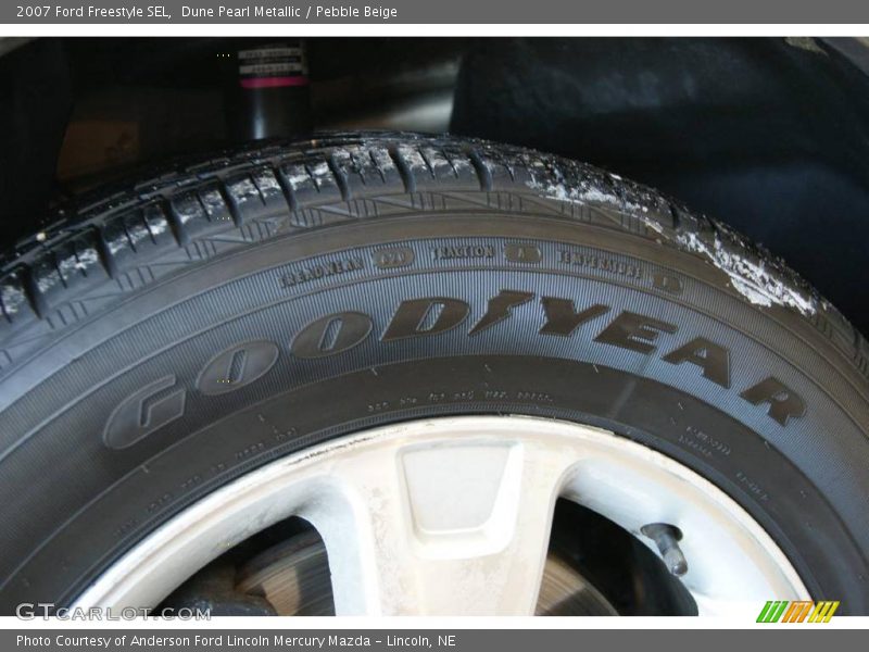 Dune Pearl Metallic / Pebble Beige 2007 Ford Freestyle SEL