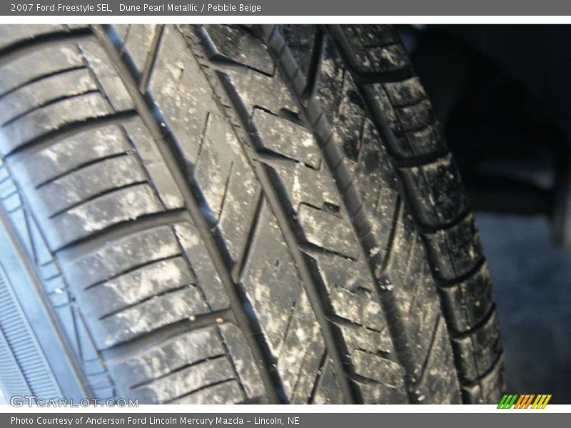 Dune Pearl Metallic / Pebble Beige 2007 Ford Freestyle SEL