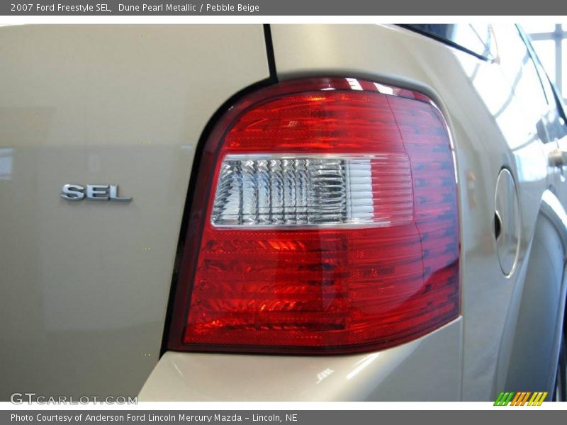 Dune Pearl Metallic / Pebble Beige 2007 Ford Freestyle SEL