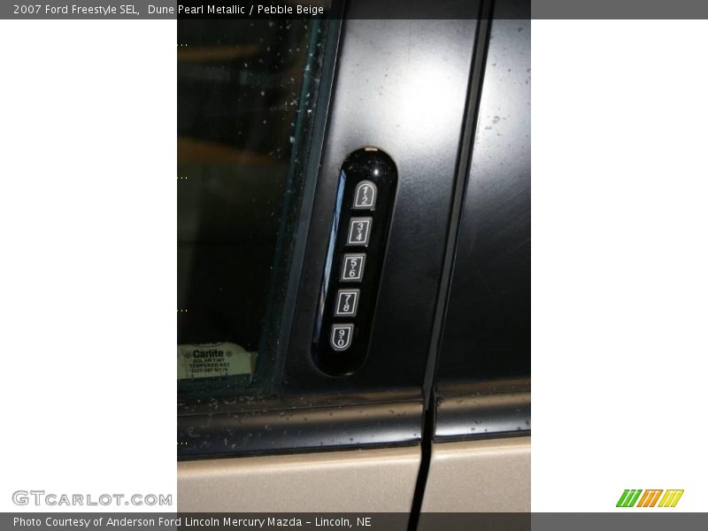 Dune Pearl Metallic / Pebble Beige 2007 Ford Freestyle SEL