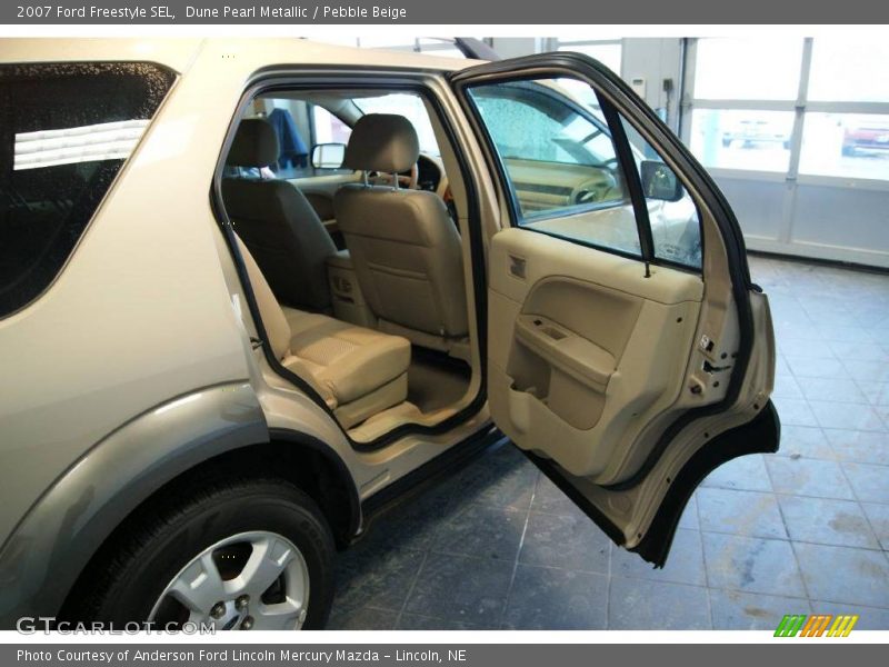 Dune Pearl Metallic / Pebble Beige 2007 Ford Freestyle SEL