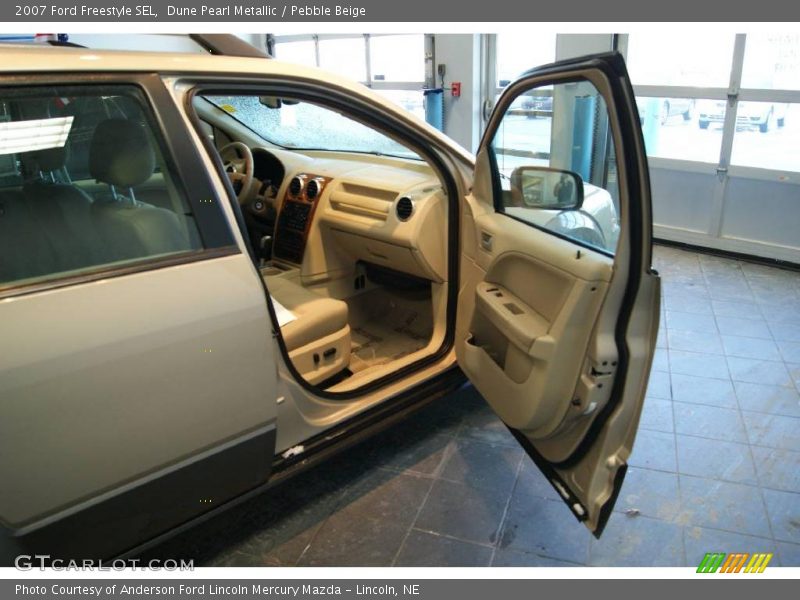 Dune Pearl Metallic / Pebble Beige 2007 Ford Freestyle SEL