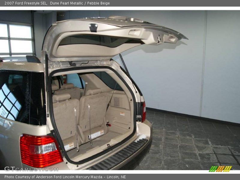Dune Pearl Metallic / Pebble Beige 2007 Ford Freestyle SEL