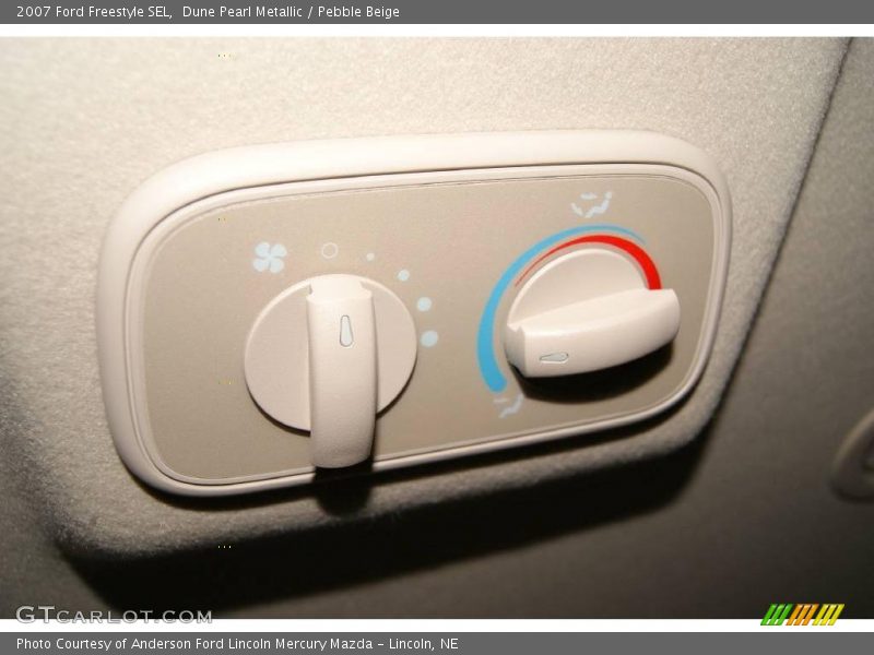 Dune Pearl Metallic / Pebble Beige 2007 Ford Freestyle SEL