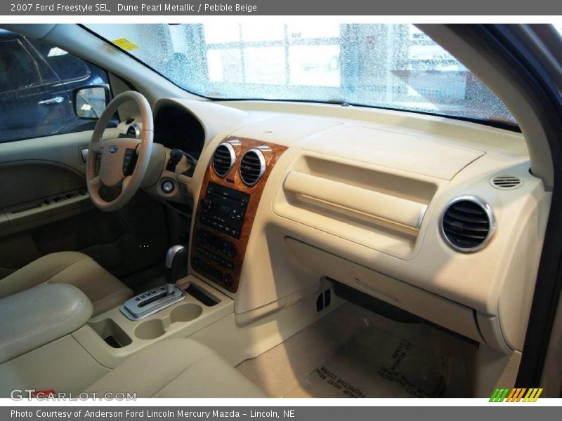 Dune Pearl Metallic / Pebble Beige 2007 Ford Freestyle SEL