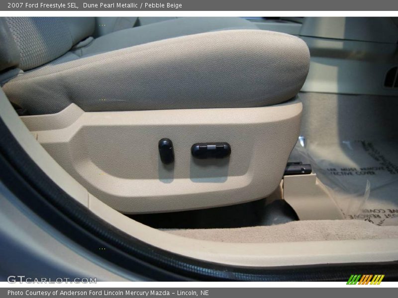Dune Pearl Metallic / Pebble Beige 2007 Ford Freestyle SEL