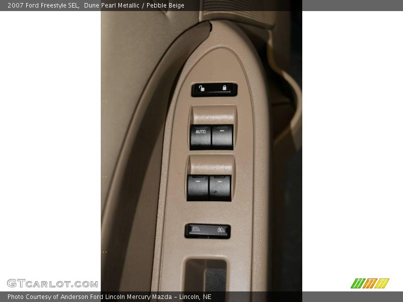 Dune Pearl Metallic / Pebble Beige 2007 Ford Freestyle SEL