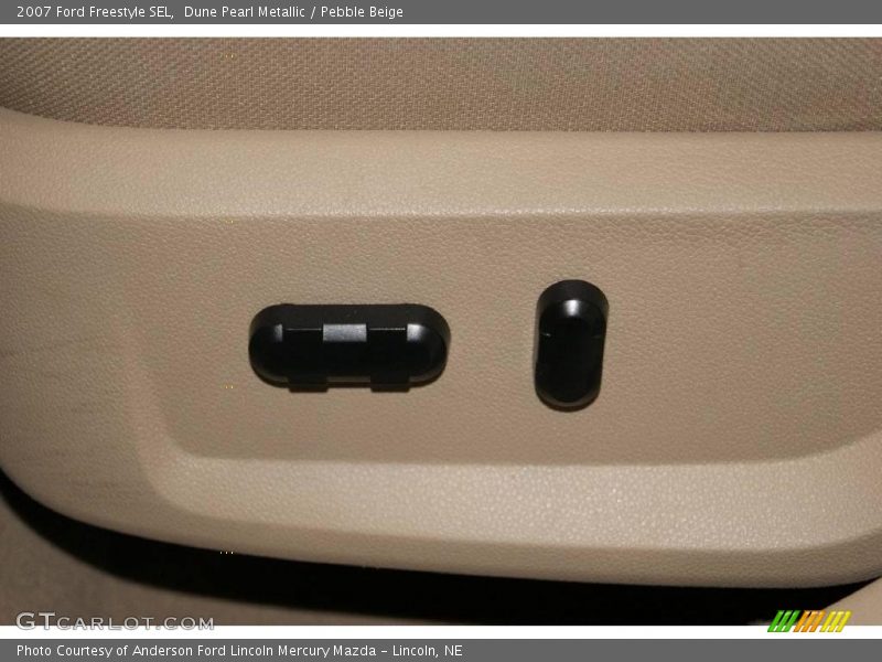 Dune Pearl Metallic / Pebble Beige 2007 Ford Freestyle SEL