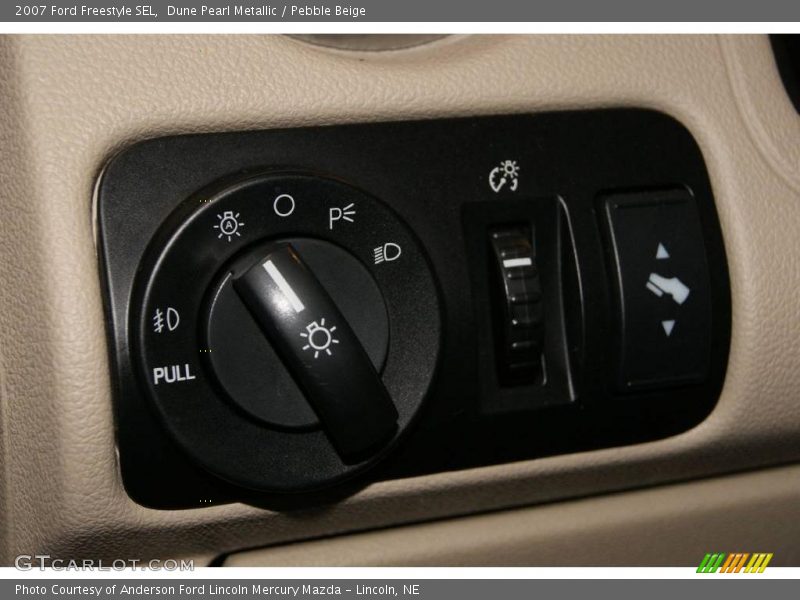 Dune Pearl Metallic / Pebble Beige 2007 Ford Freestyle SEL