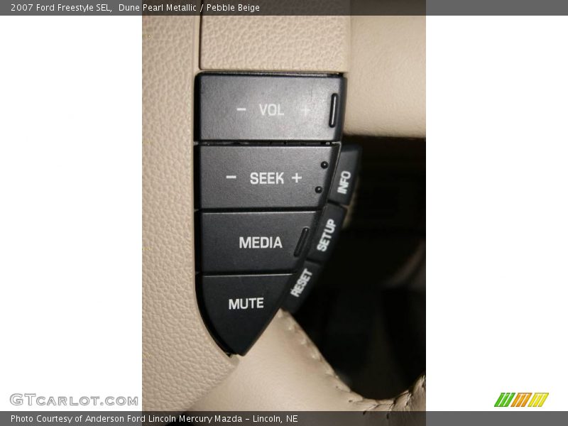 Dune Pearl Metallic / Pebble Beige 2007 Ford Freestyle SEL