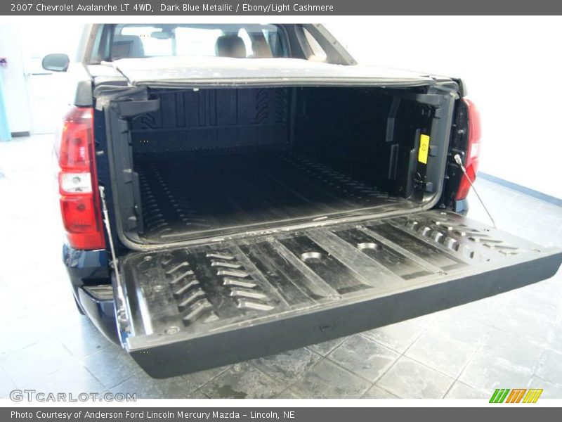Dark Blue Metallic / Ebony/Light Cashmere 2007 Chevrolet Avalanche LT 4WD