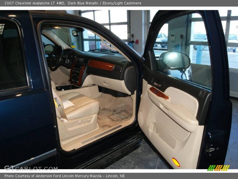 Dark Blue Metallic / Ebony/Light Cashmere 2007 Chevrolet Avalanche LT 4WD
