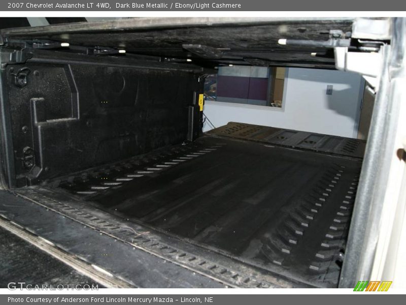 Dark Blue Metallic / Ebony/Light Cashmere 2007 Chevrolet Avalanche LT 4WD