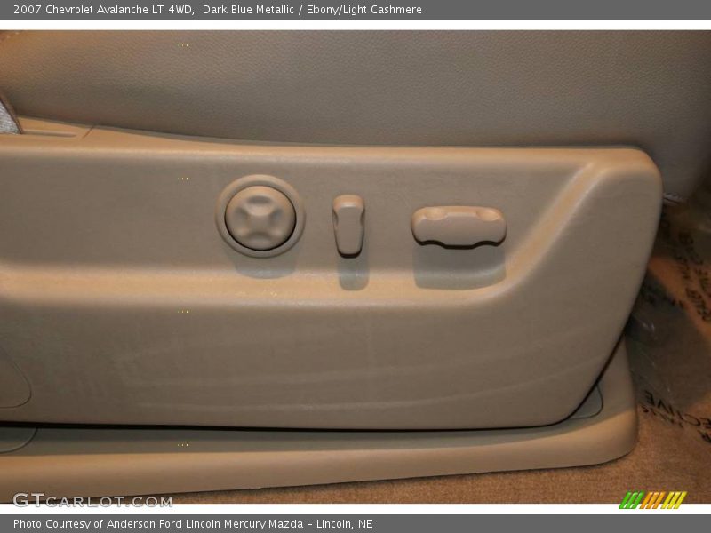 Dark Blue Metallic / Ebony/Light Cashmere 2007 Chevrolet Avalanche LT 4WD