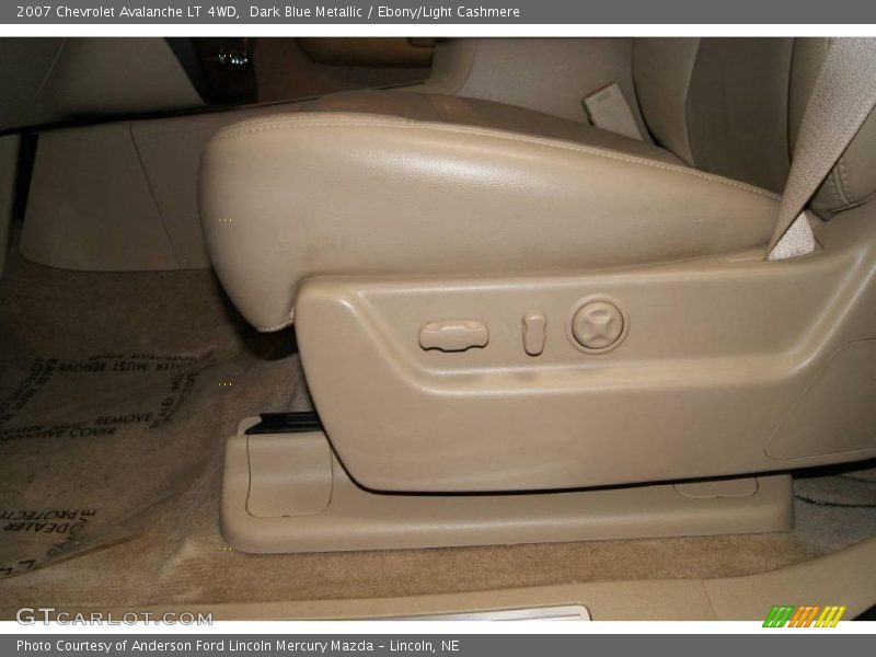 Dark Blue Metallic / Ebony/Light Cashmere 2007 Chevrolet Avalanche LT 4WD